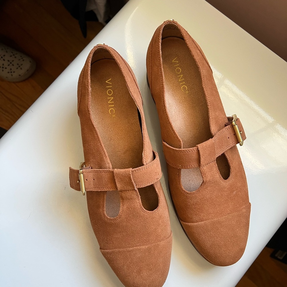 Vionic Women's Tan Suede Carmen Mary Jane - Picture 2 of 8